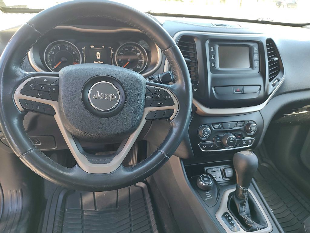 2015 Jeep Cherokee Image 11