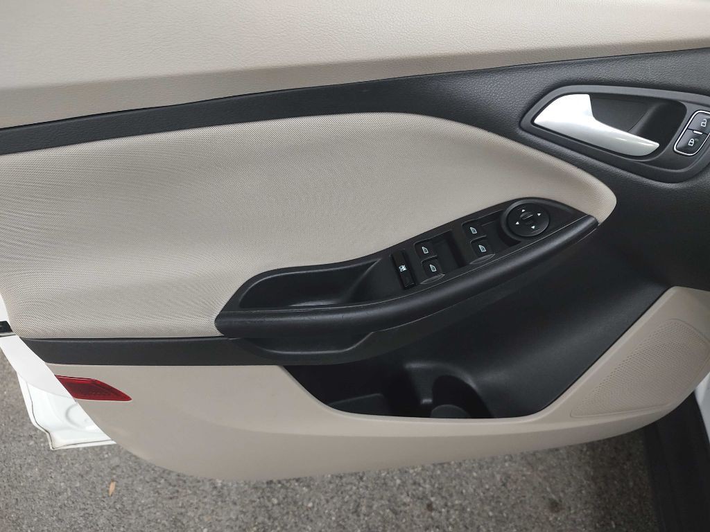 2015 Ford Focus Image 27