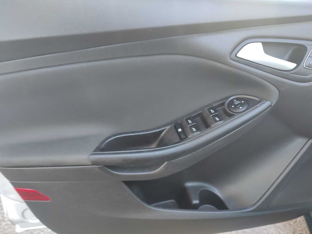 2015 Ford Focus Image 11