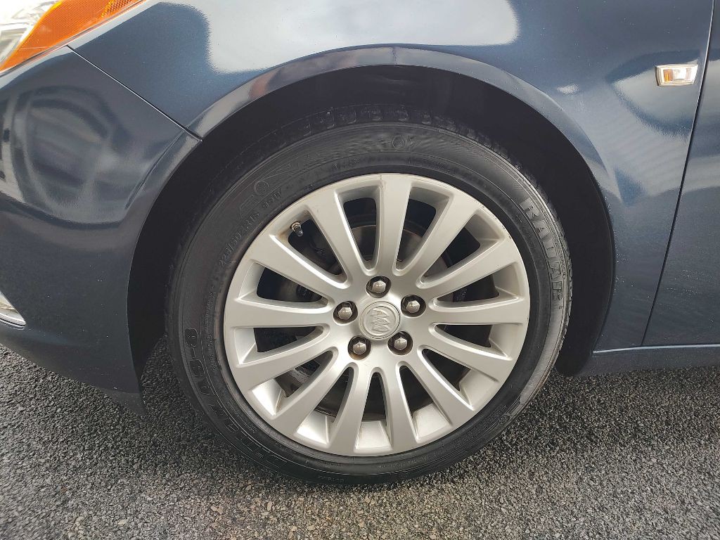 2011 Buick Regal Image 2