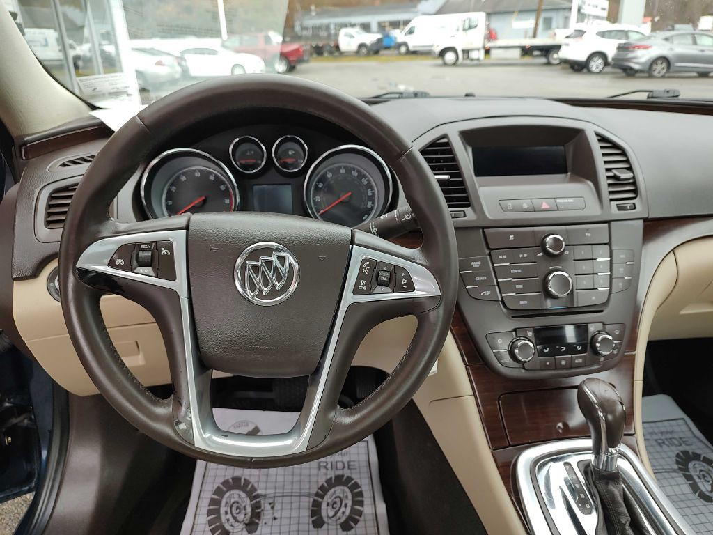 2011 Buick Regal Image 4