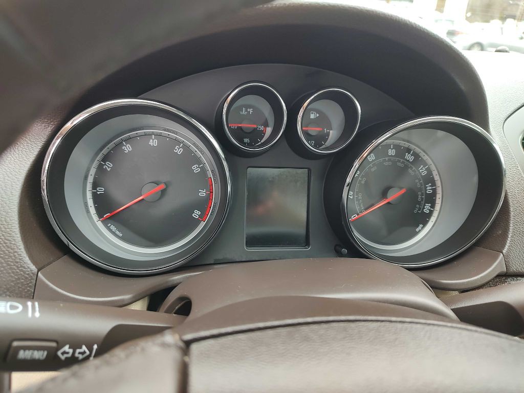 2011 Buick Regal Image 5