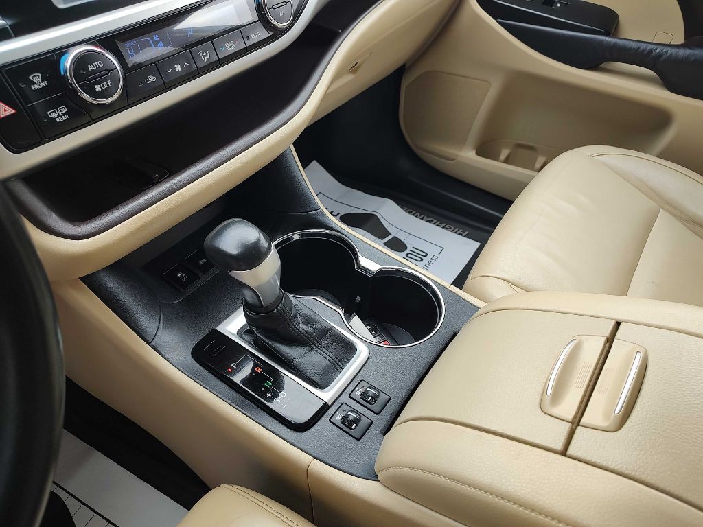 2015 Toyota Highlander Image 7