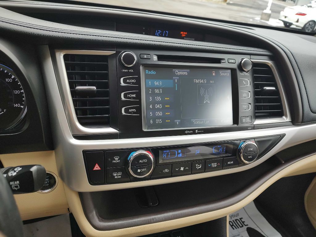 2015 Toyota Highlander Image 10