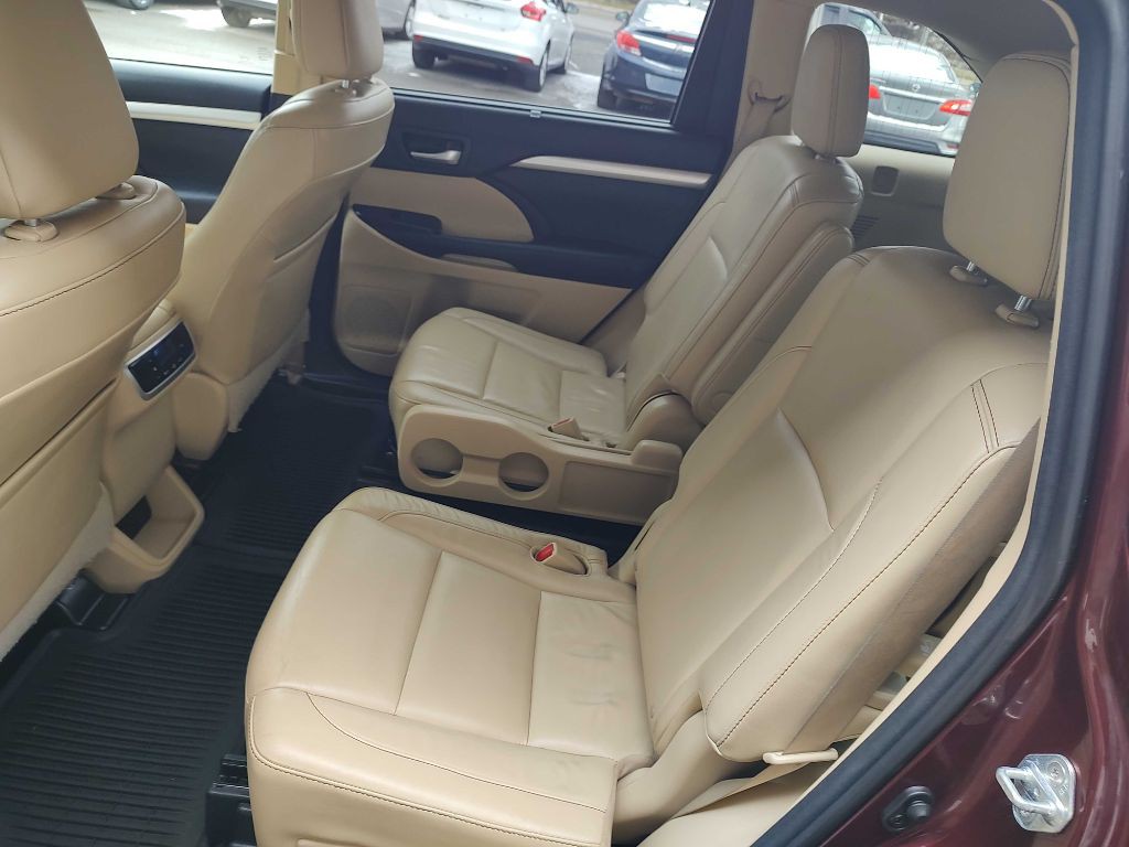 2015 Toyota Highlander Image 13
