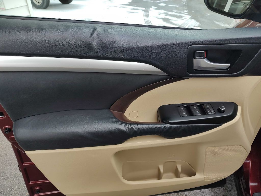 2015 Toyota Highlander Image 14