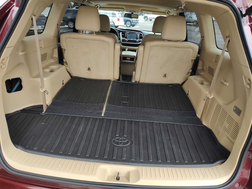 2015 Toyota Highlander Image 16