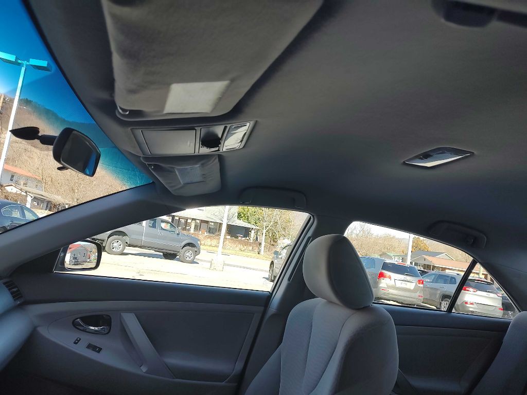 2011 Toyota Camry Image 2