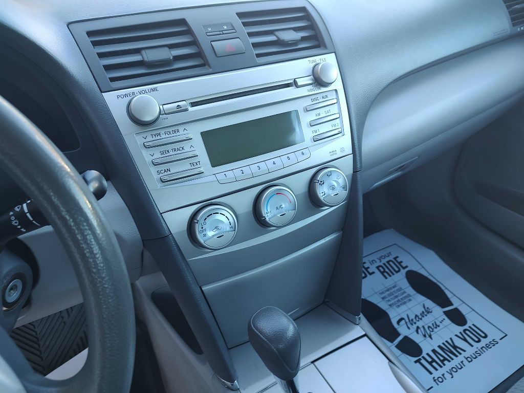 2011 Toyota Camry Image 4