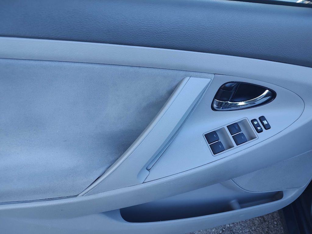 2011 Toyota Camry Image 7