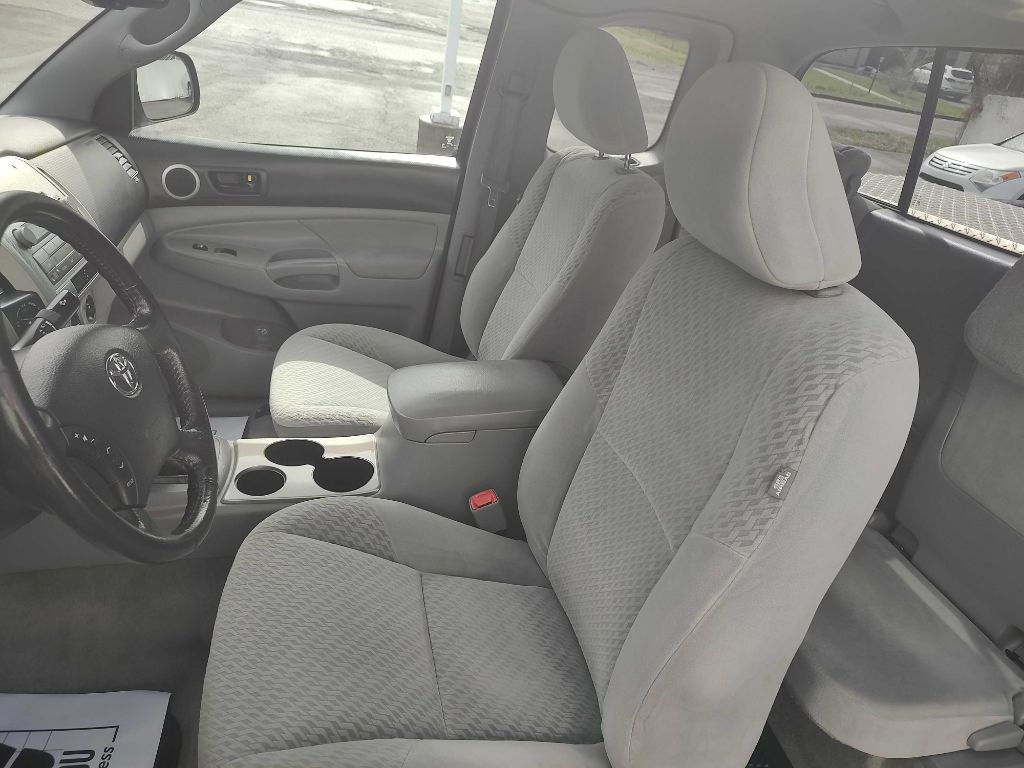 2011 Toyota Tacoma Image 8