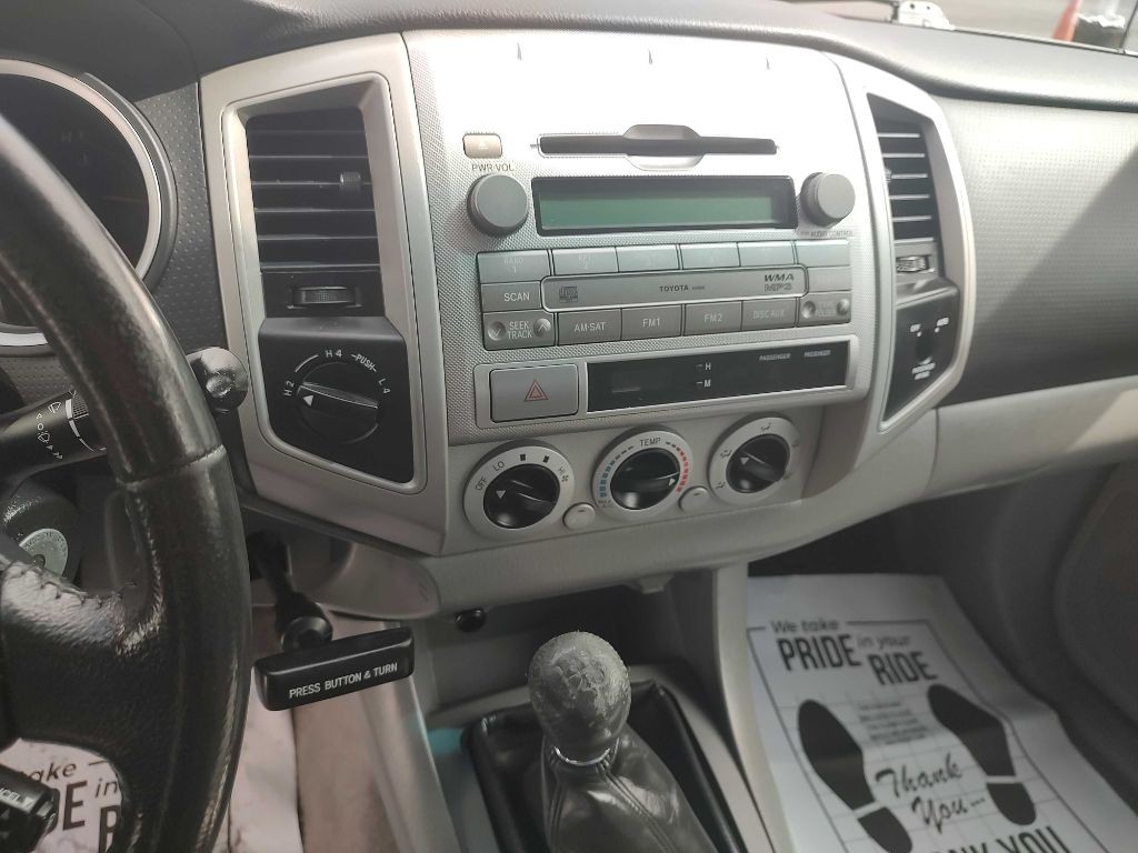 2011 Toyota Tacoma Image 9