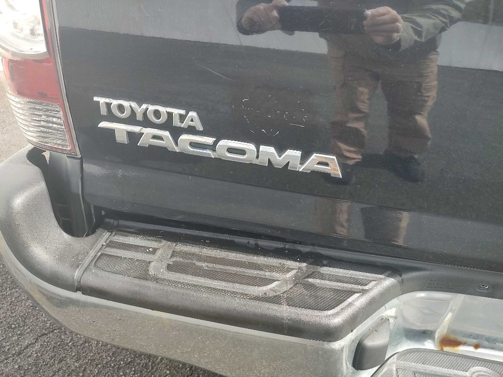 2011 Toyota Tacoma Image 17