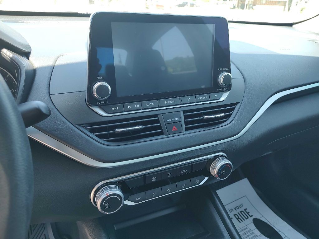 2022 Nissan Altima Image 9