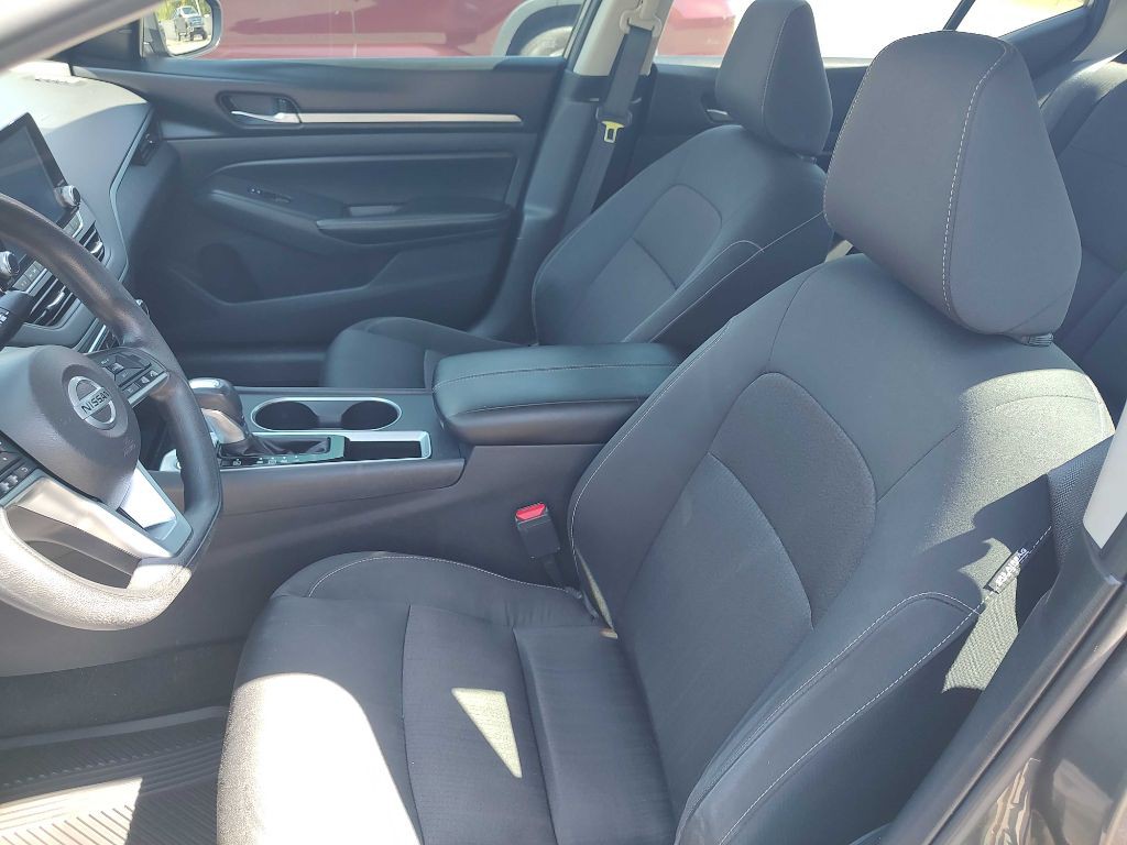 2022 Nissan Altima Image 10