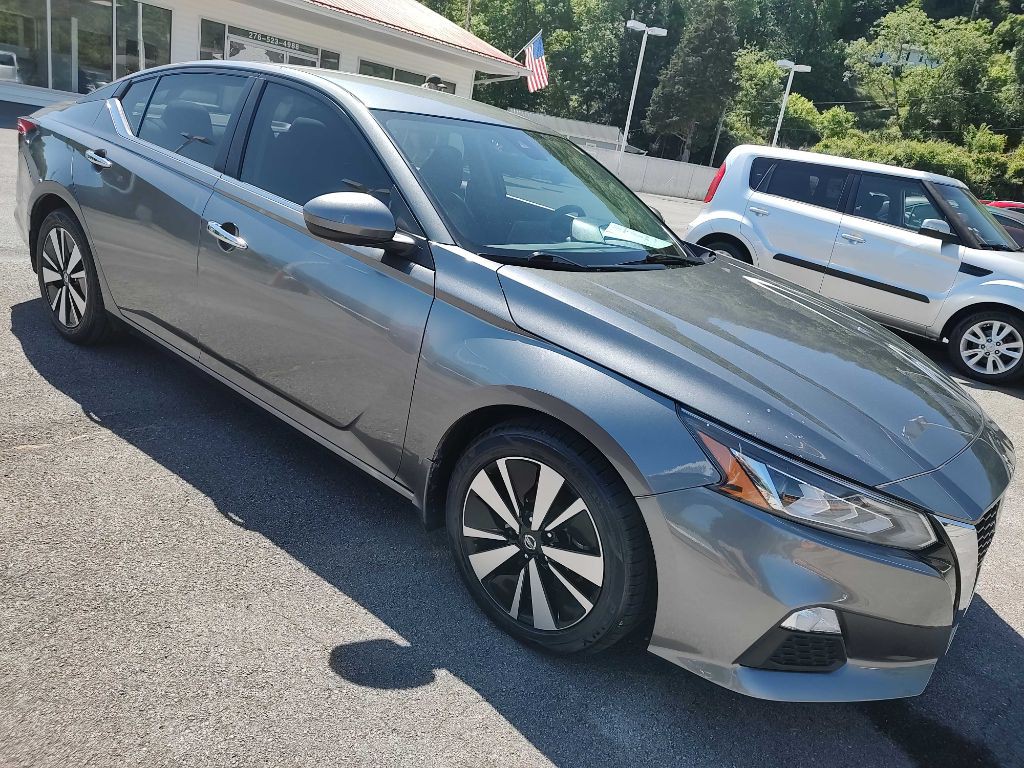 2022 Nissan Altima Image 16