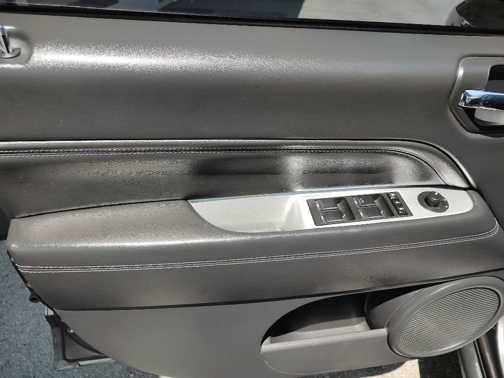 2017 Jeep Compass Image 17