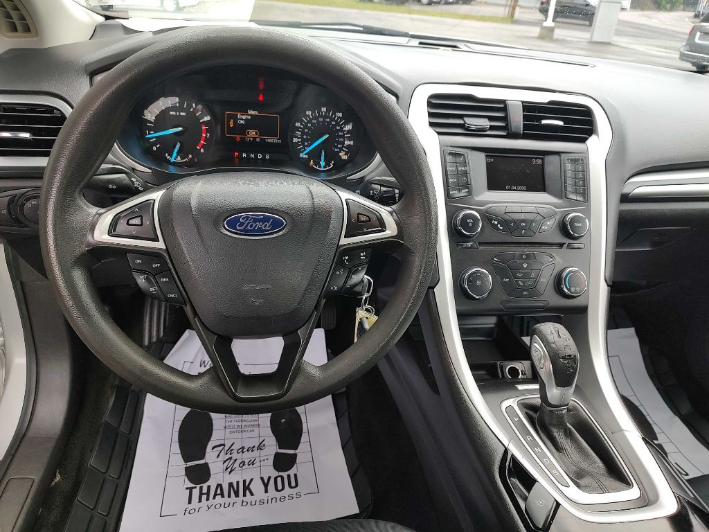 2016 Ford Fusion Image 2