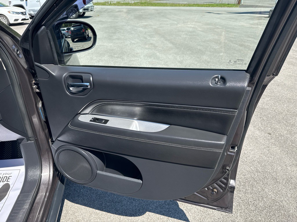 2016 Jeep Compass Image 35