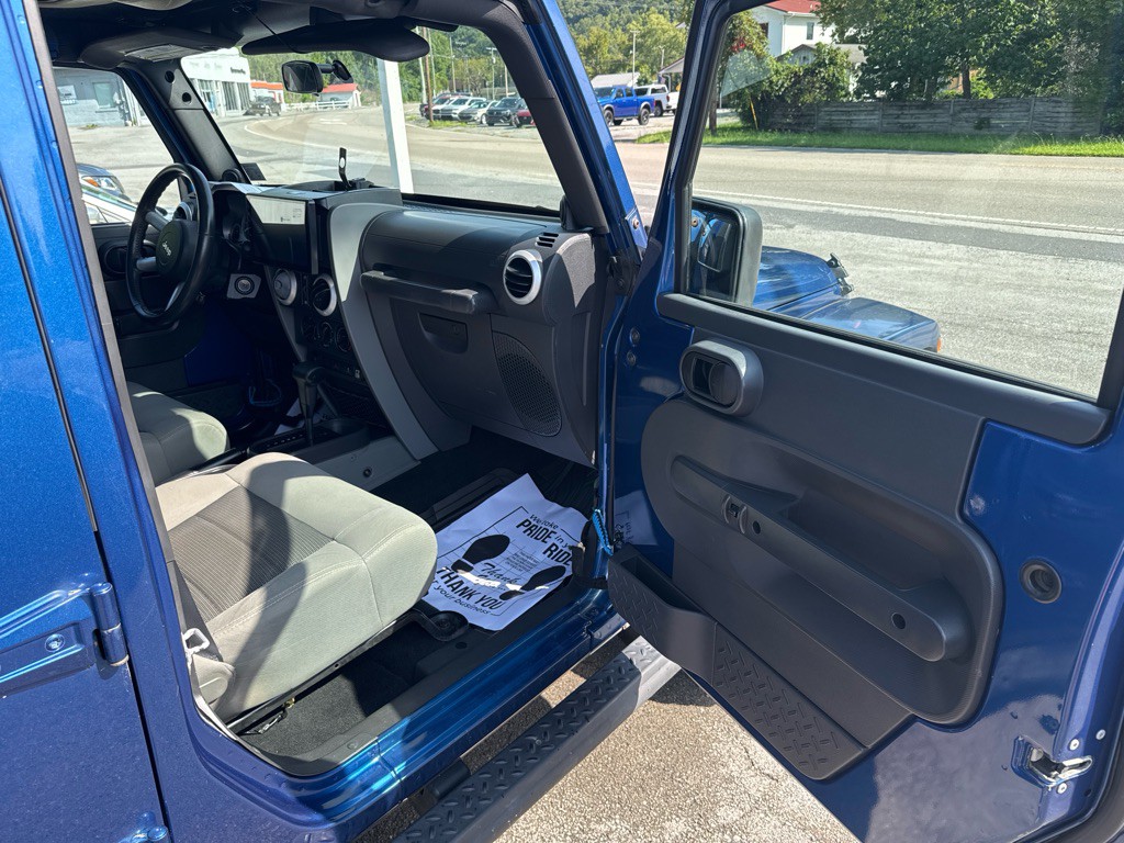 2010 Jeep Wrangler Unlimited Image 22