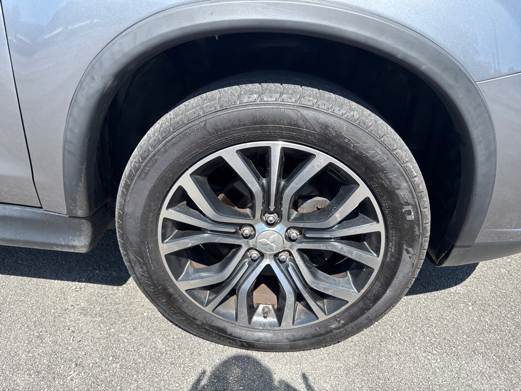 2017 Mitsubishi Outlander Image 3