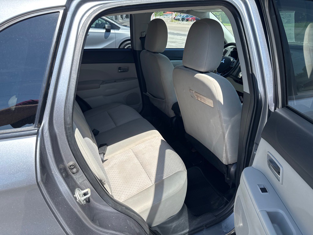 2017 Mitsubishi Outlander Image 6