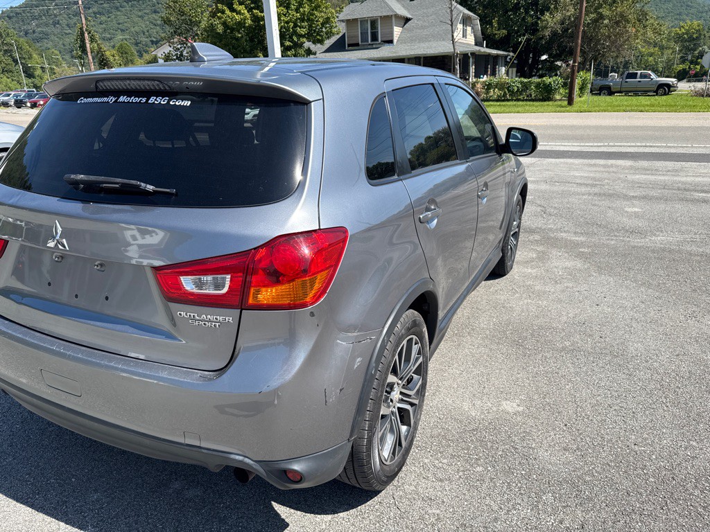 2017 Mitsubishi Outlander Image 8
