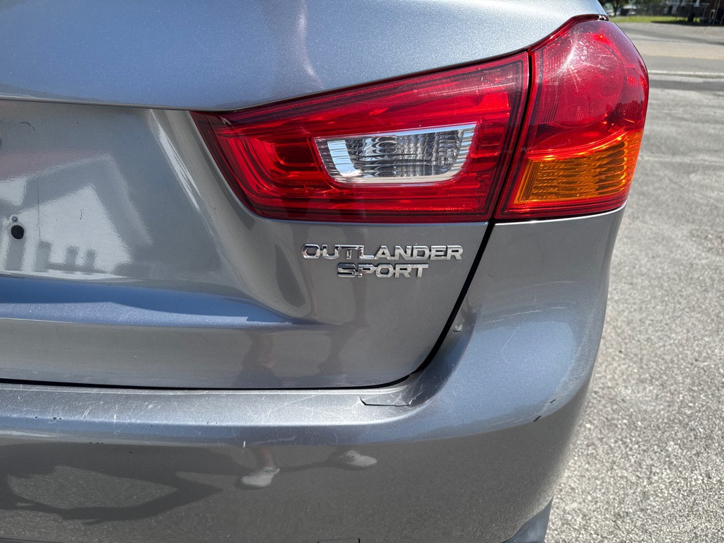 2017 Mitsubishi Outlander Image 11