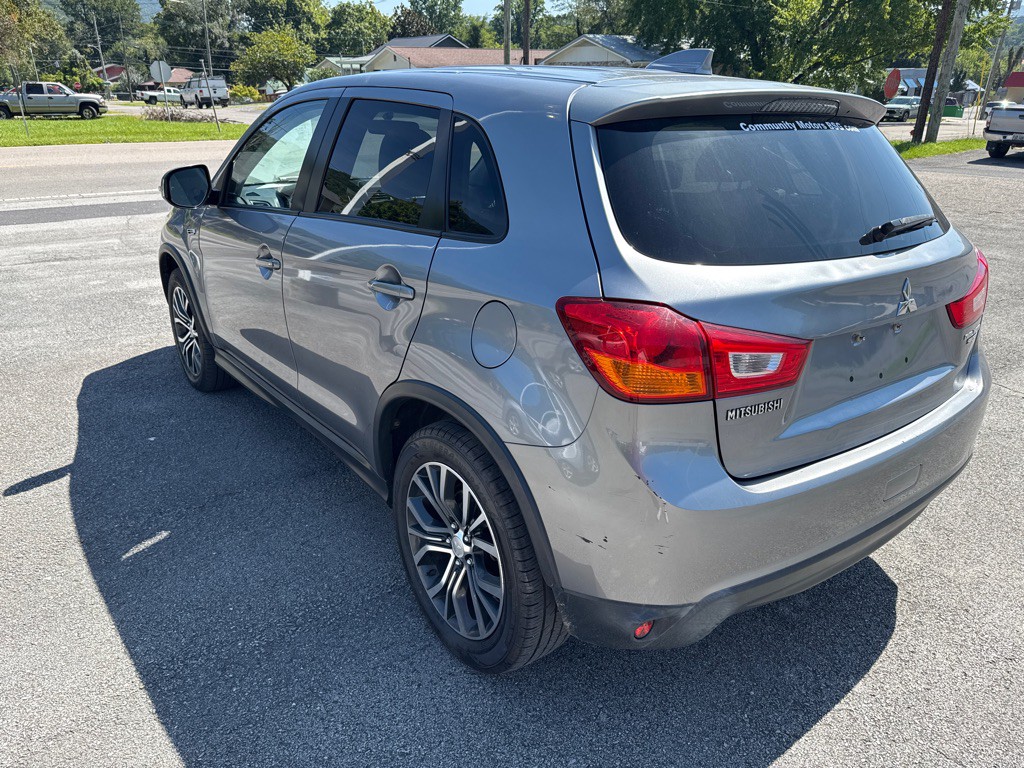 2017 Mitsubishi Outlander Image 12