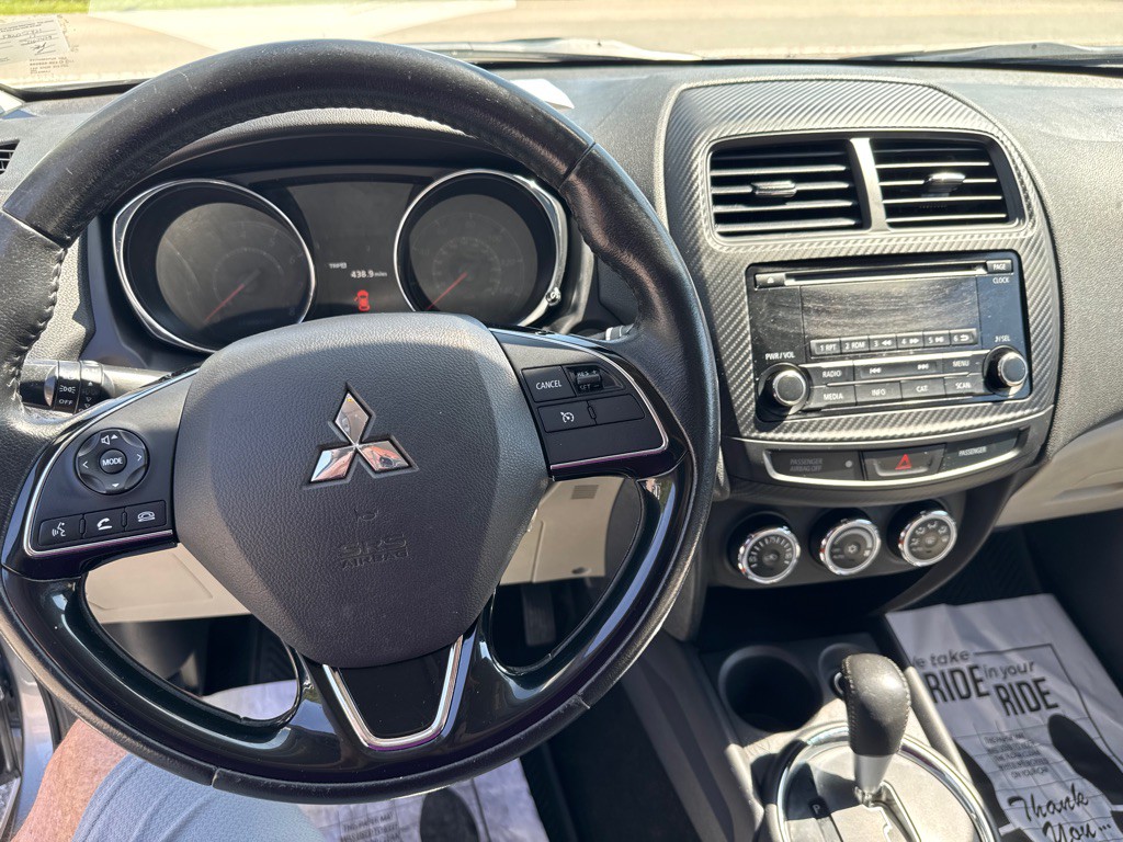 2017 Mitsubishi Outlander Image 14