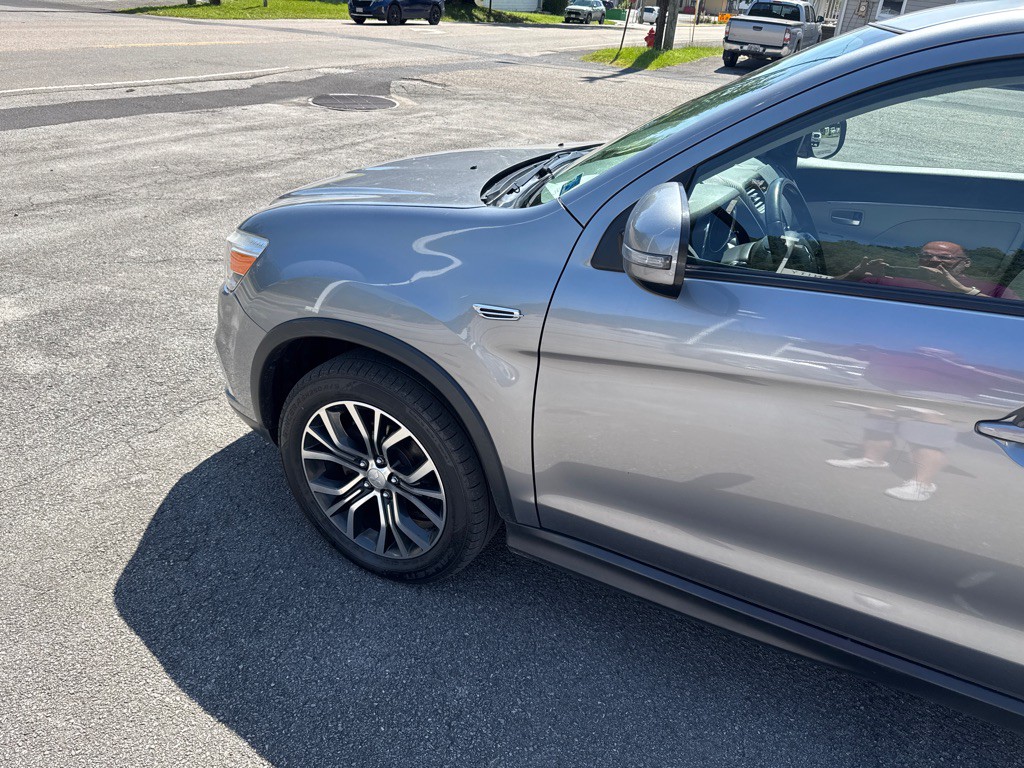 2017 Mitsubishi Outlander Image 16