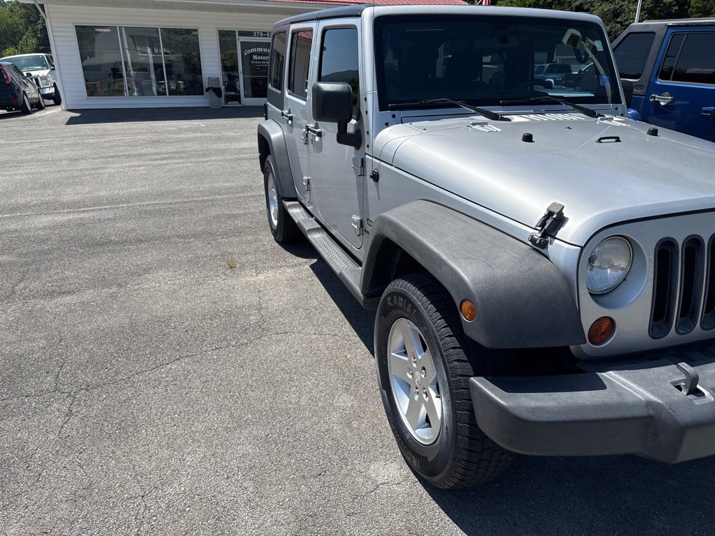 2011 Jeep Wrangler Unlimited Image 2
