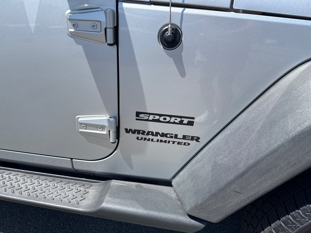 2011 Jeep Wrangler Unlimited Image 4