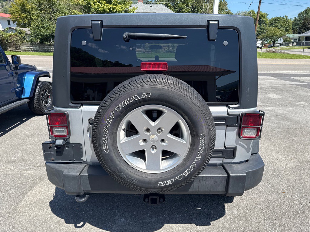 2011 Jeep Wrangler Unlimited Image 9