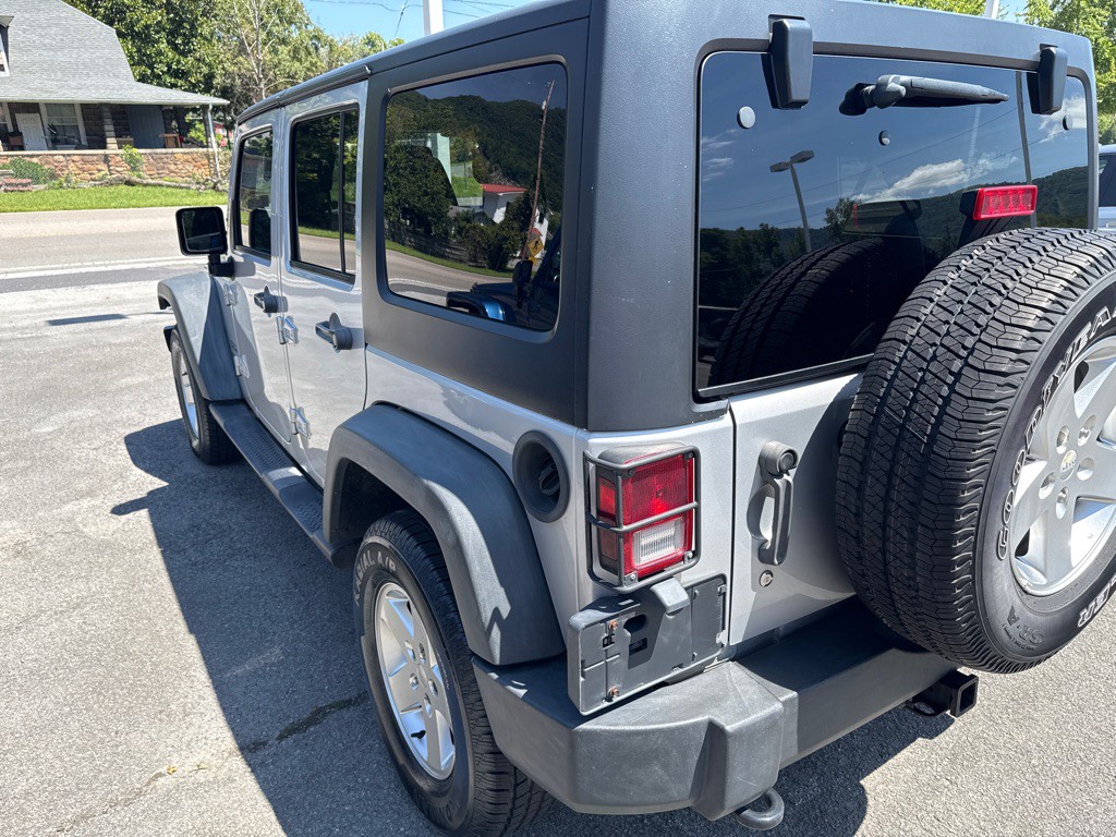 2011 Jeep Wrangler Unlimited Image 12