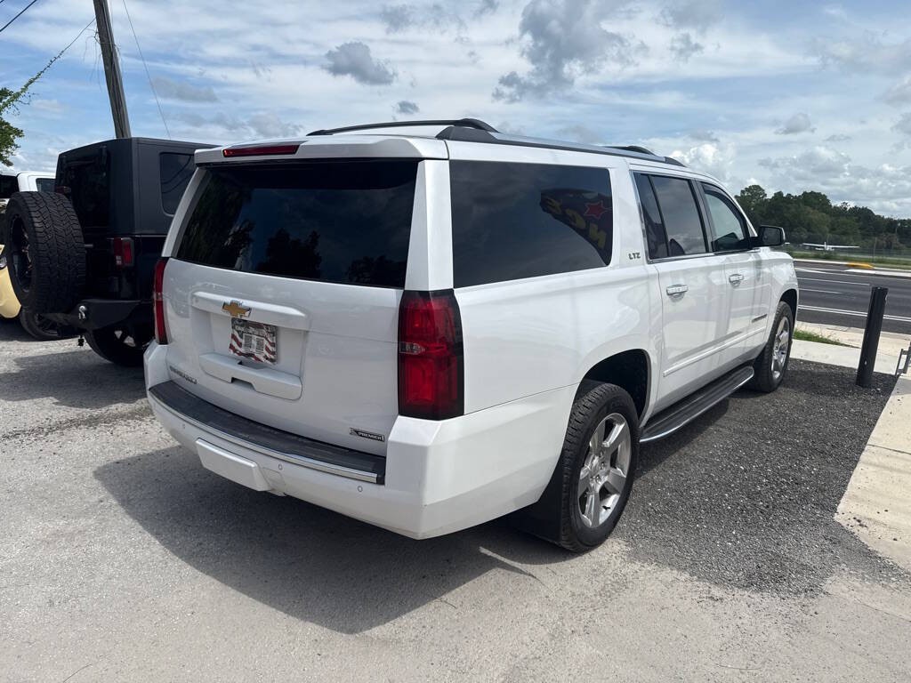 2017 Chevrolet Suburban Image 3