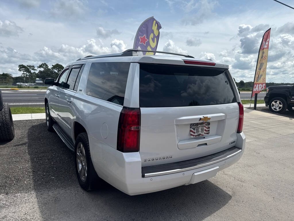 2017 Chevrolet Suburban Image 4