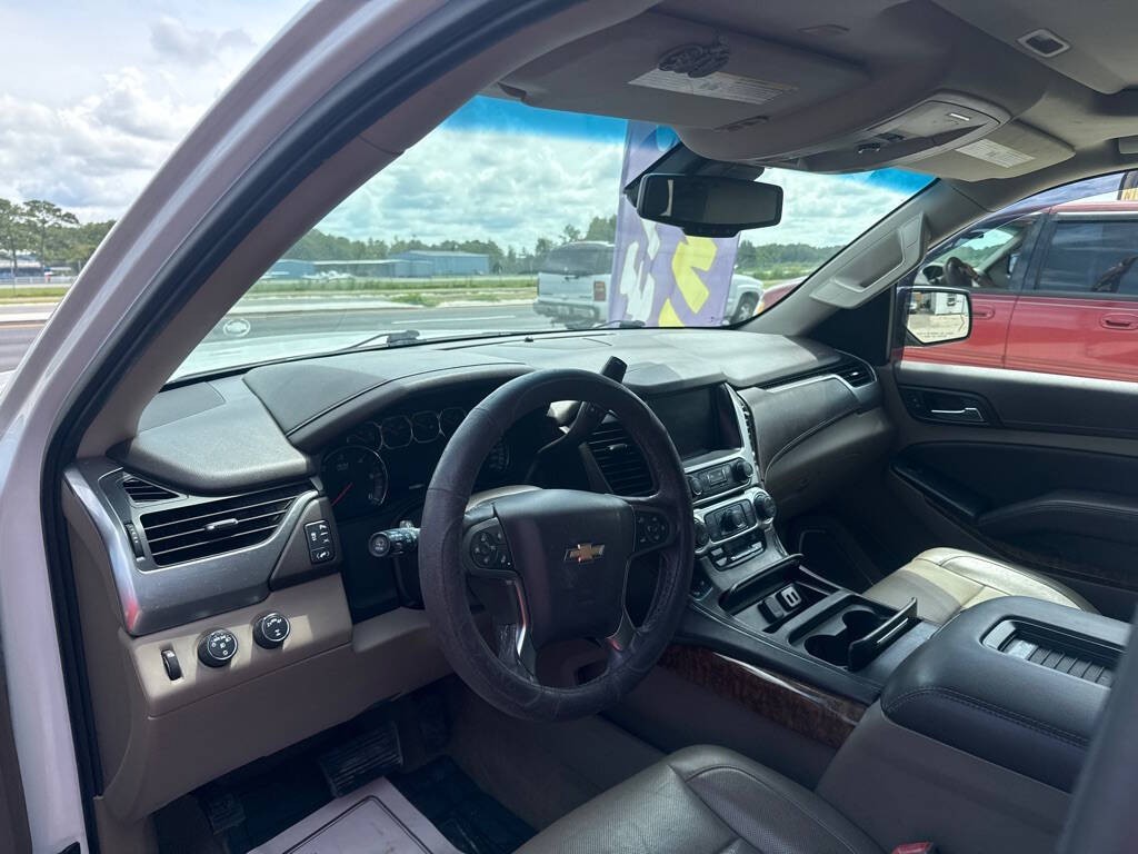 2017 Chevrolet Suburban Image 5