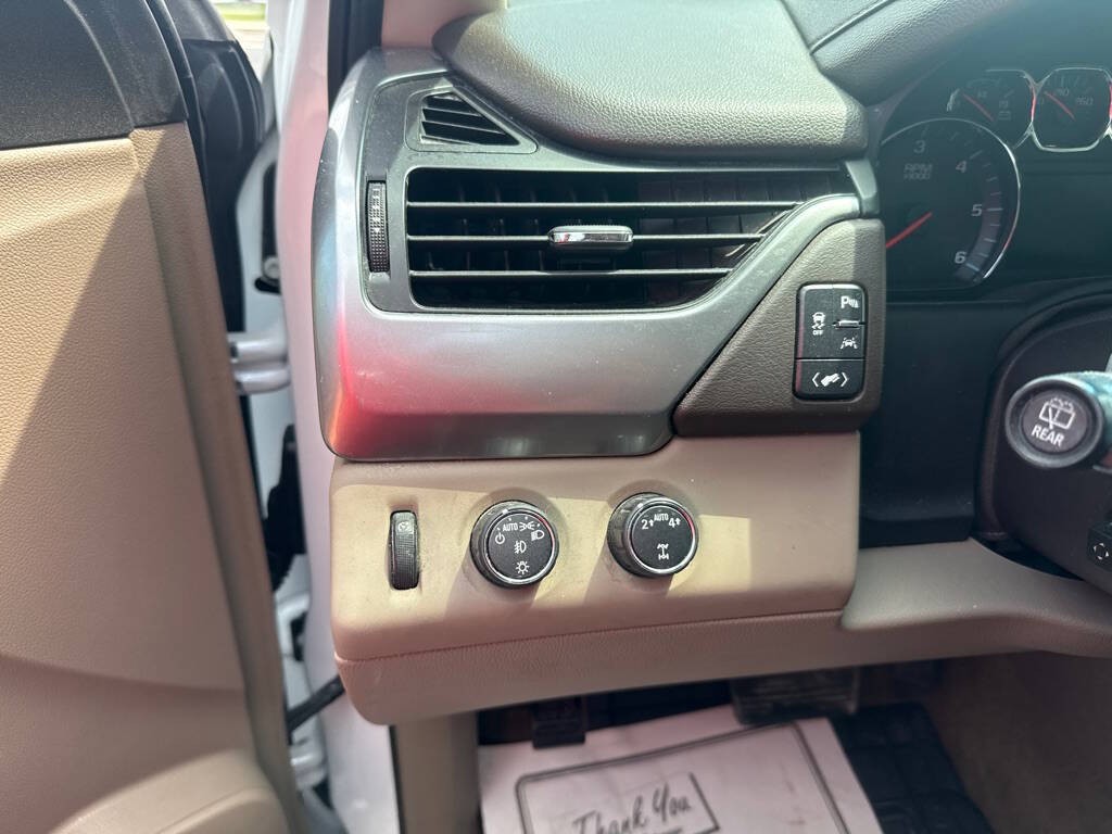 2017 Chevrolet Suburban Image 6