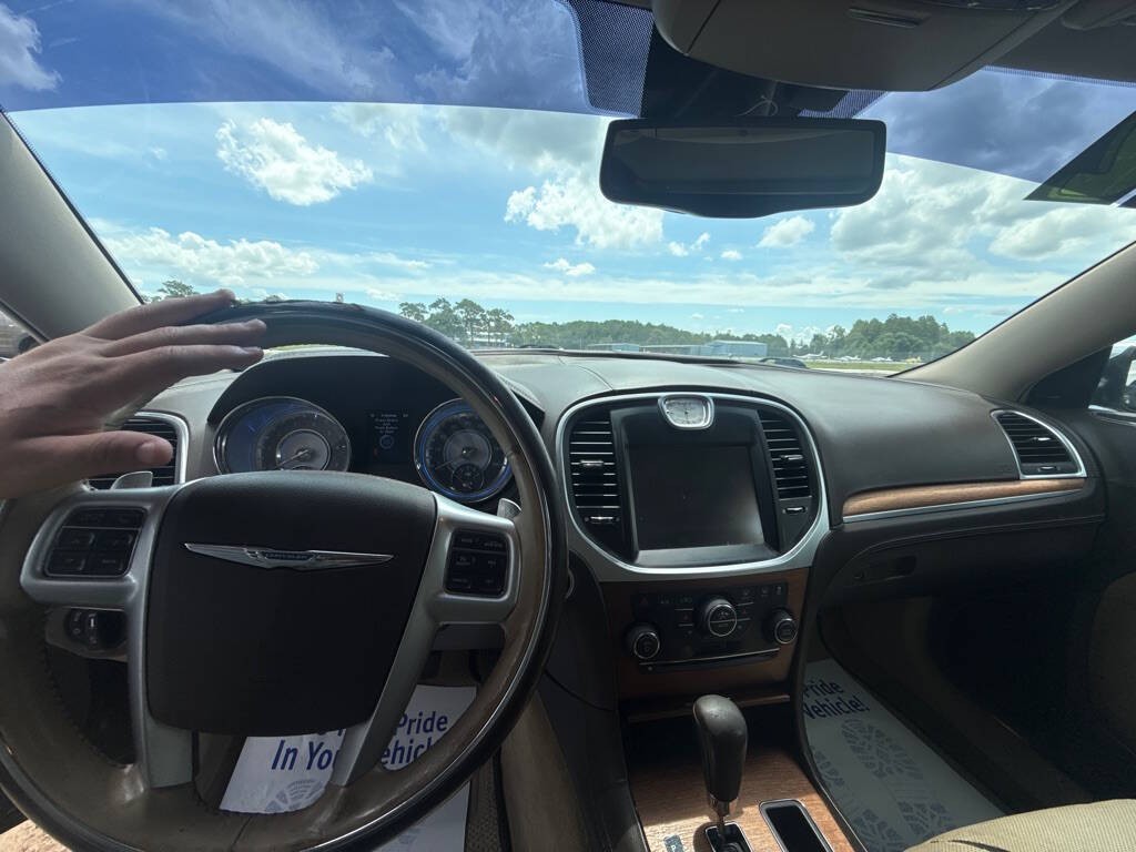 2012 Chrysler 300 Image 6