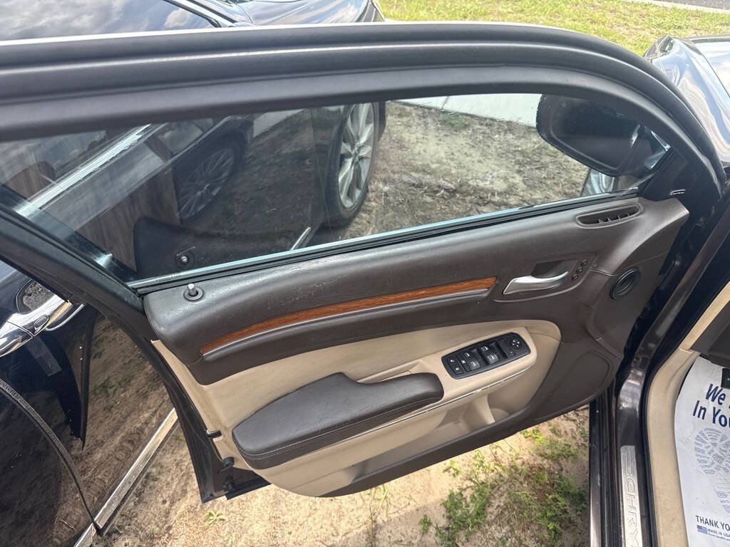 2012 Chrysler 300 Image 7