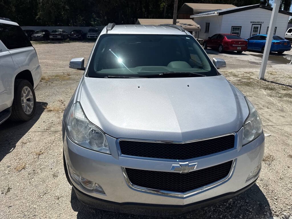 2010 Chevrolet Traverse Image 2