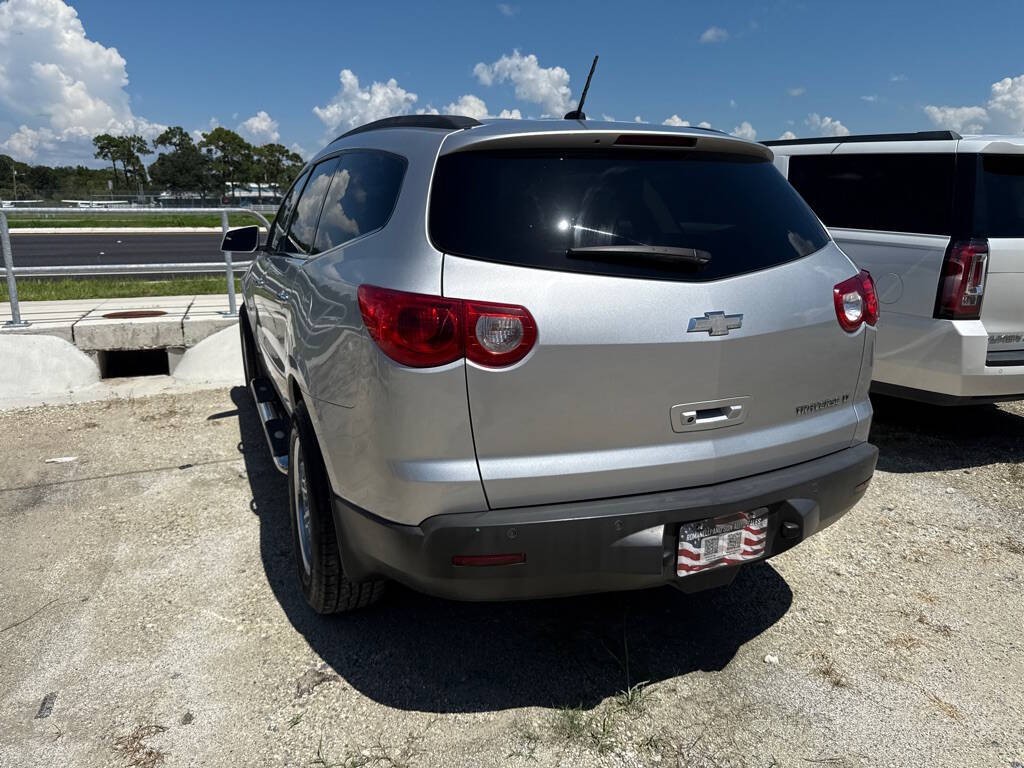 2010 Chevrolet Traverse Image 4
