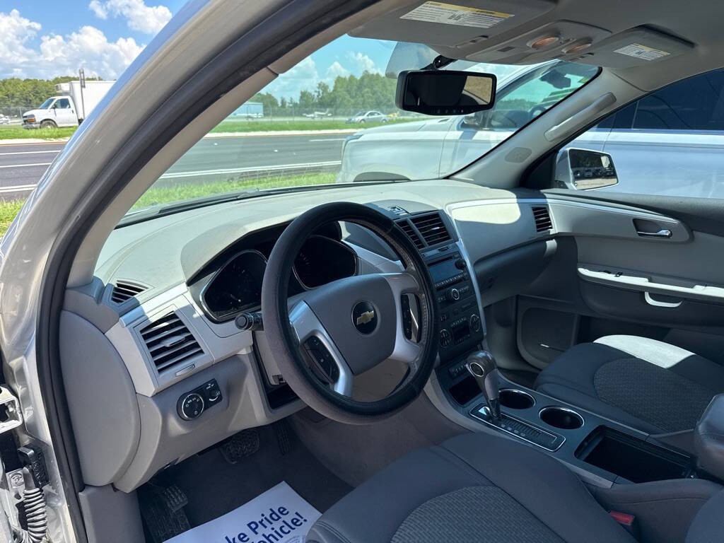 2010 Chevrolet Traverse Image 5