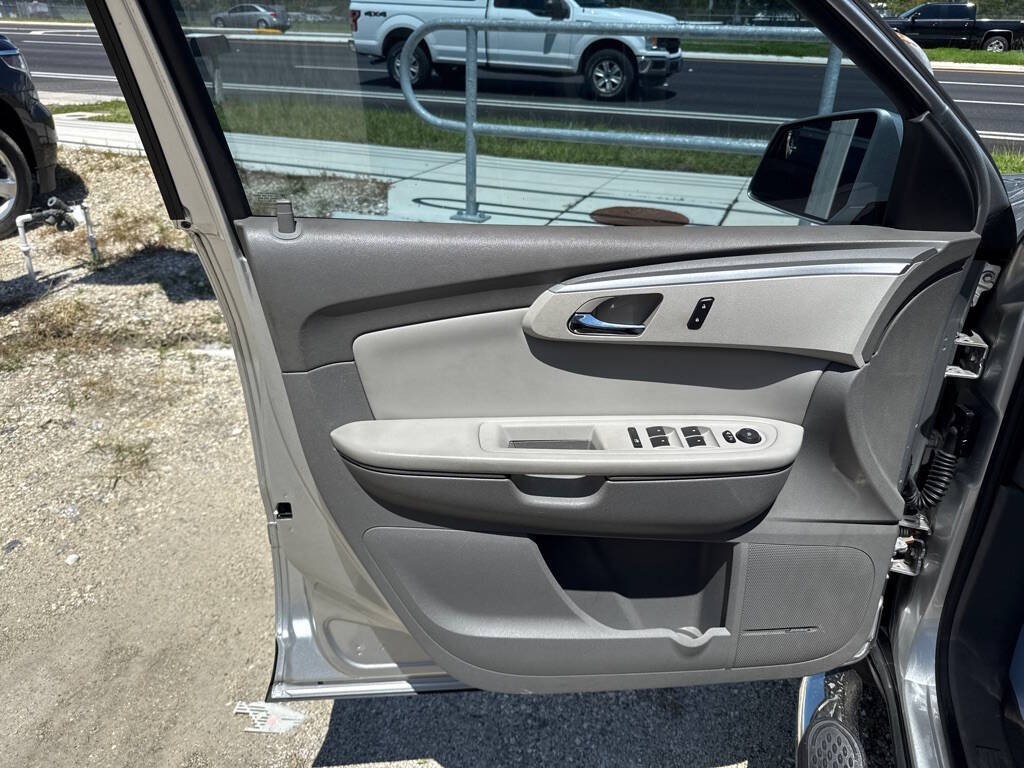 2010 Chevrolet Traverse Image 6
