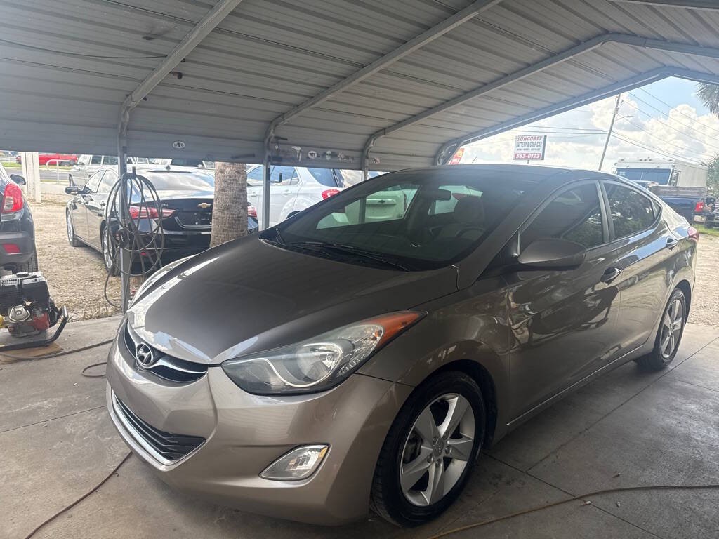 2013 Hyundai Elantra Image 1