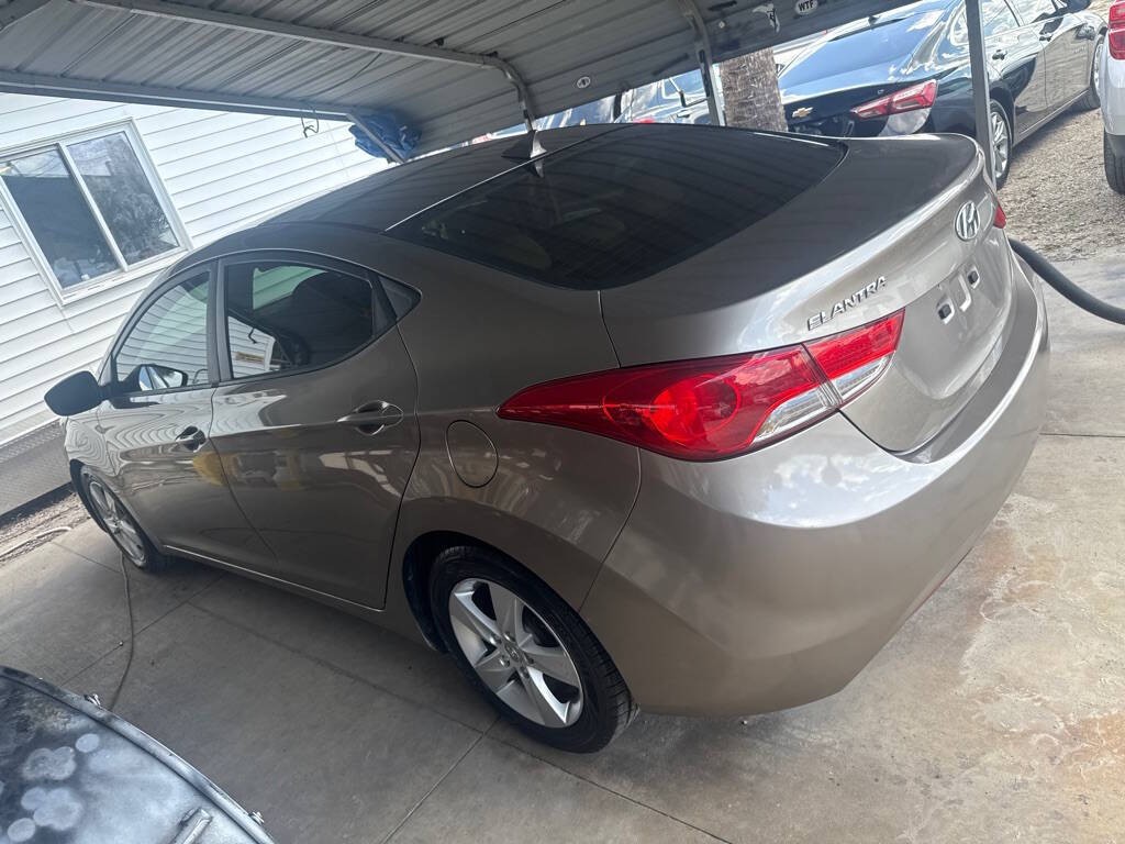 2013 Hyundai Elantra Image 5