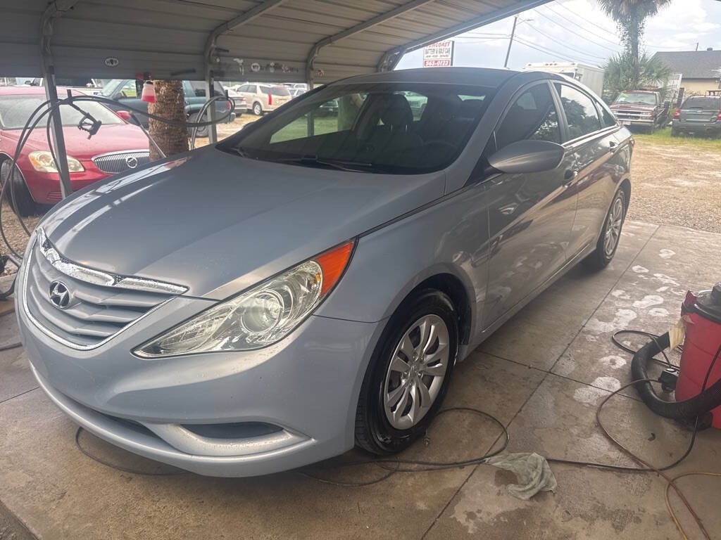 2011 Hyundai Sonata Image 2
