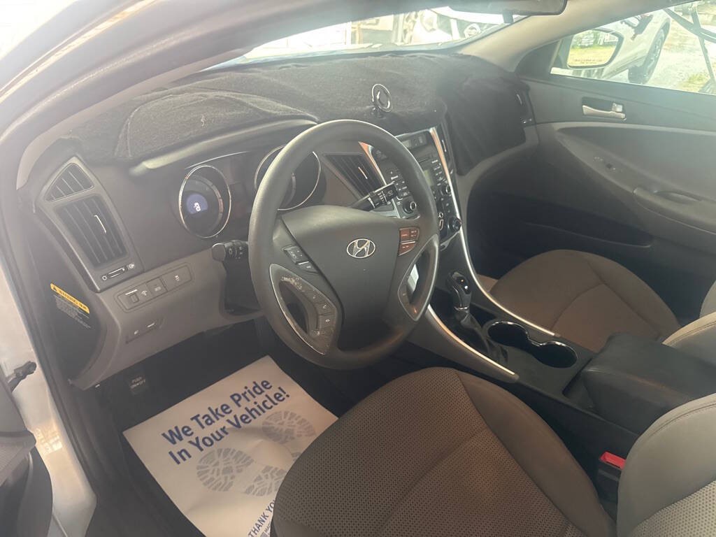 2011 Hyundai Sonata Image 3