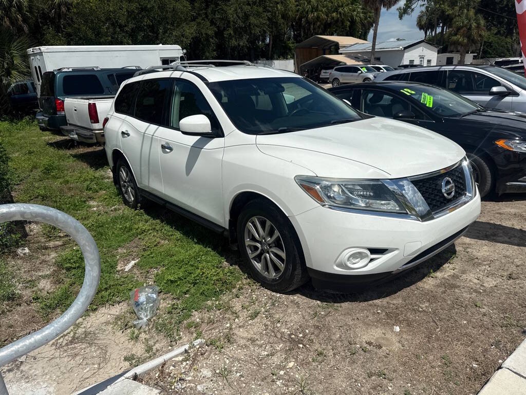 2016 Nissan Pathfinder Image 2